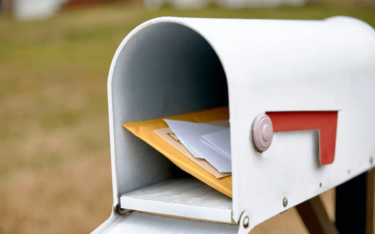 can you leave business cards in mailboxes